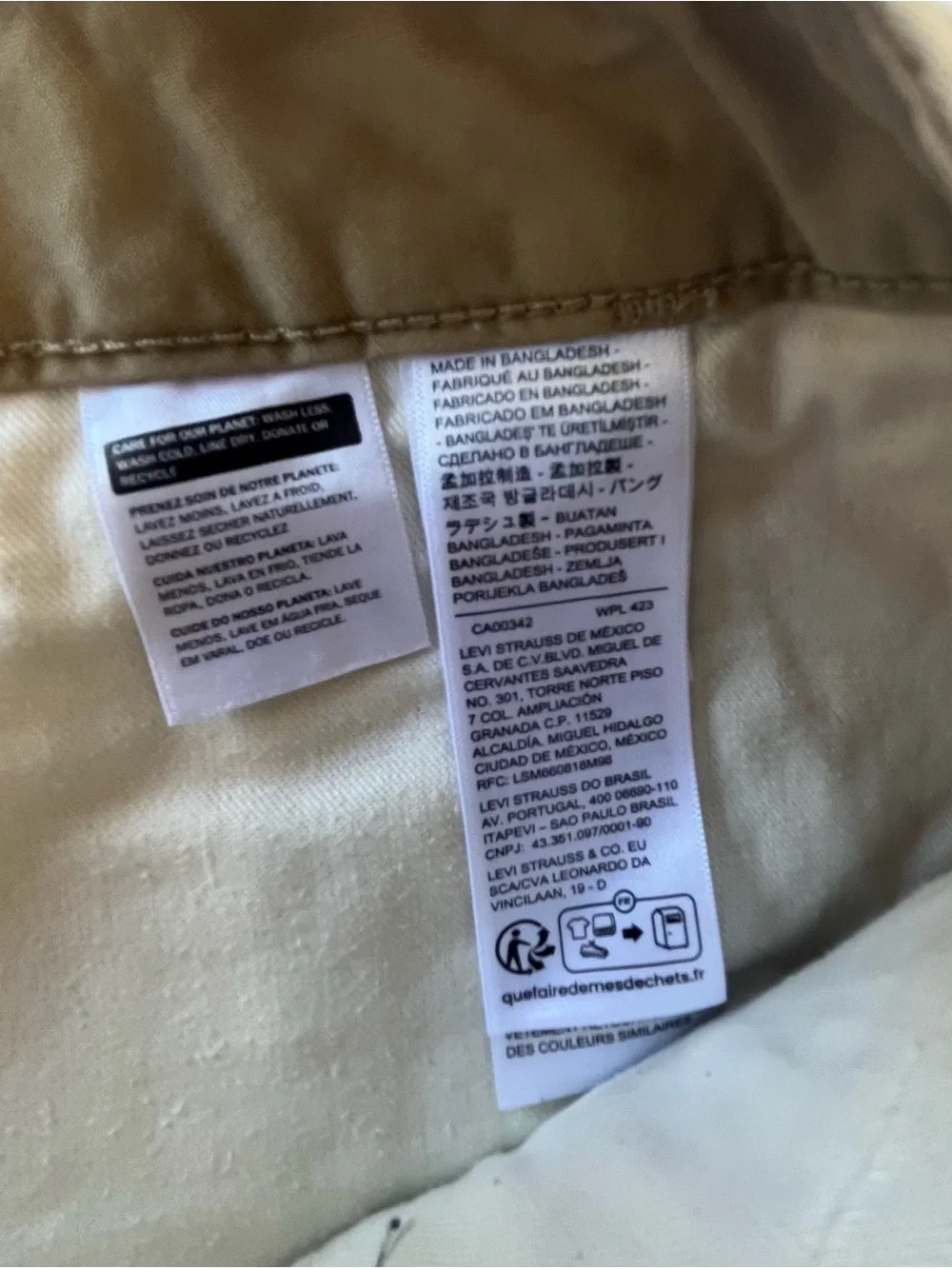 Levi Strauss 100% cotton tan cargo shorts waist 33